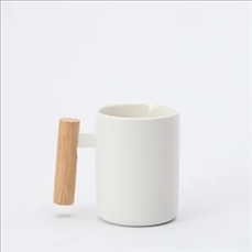 Wooden handle mug set